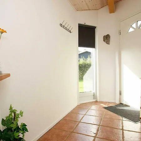 Three-bedroom Holiday In Juelsminde 5 *